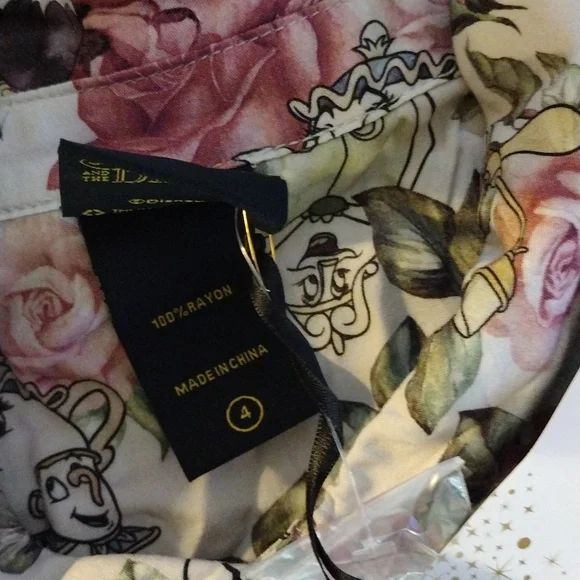 Her Universe Disney Beauty & The Beast Rose Woven Button-Up Sz 4X - Picture 6 of 6